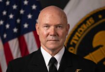 Frank Bradley, militar de EE. UU., bajo fuego por polémico ataque a embarcación en el Caribe