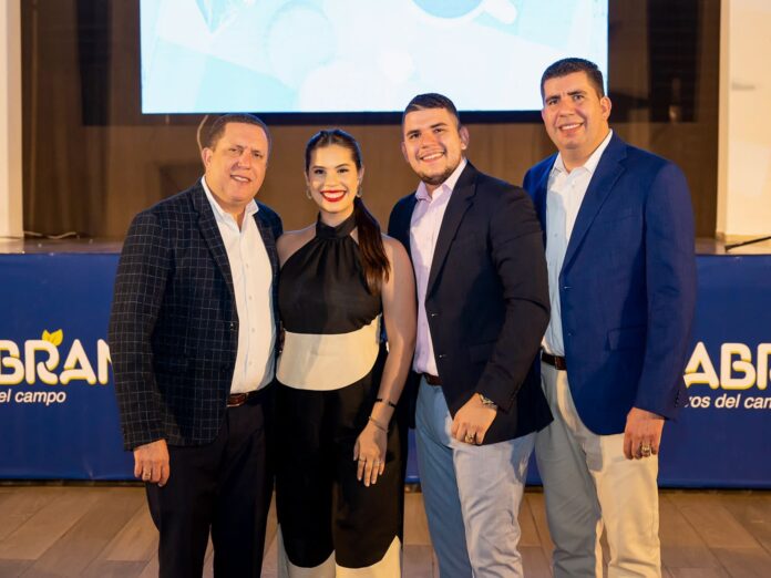 1. Oscar, Oscarina, Emmanuel y Luis Ruiz.