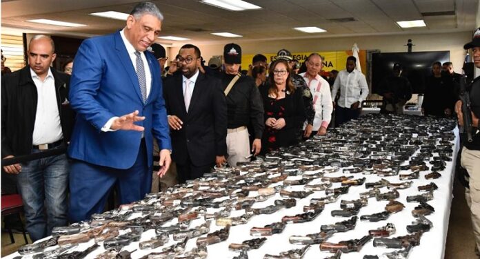 Entrega-armas-santiago.