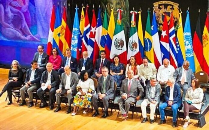 Participantes-en-la-ultima-jornada-de-los-dialogos-de-paz-entre-el-ELN-y-Colombia