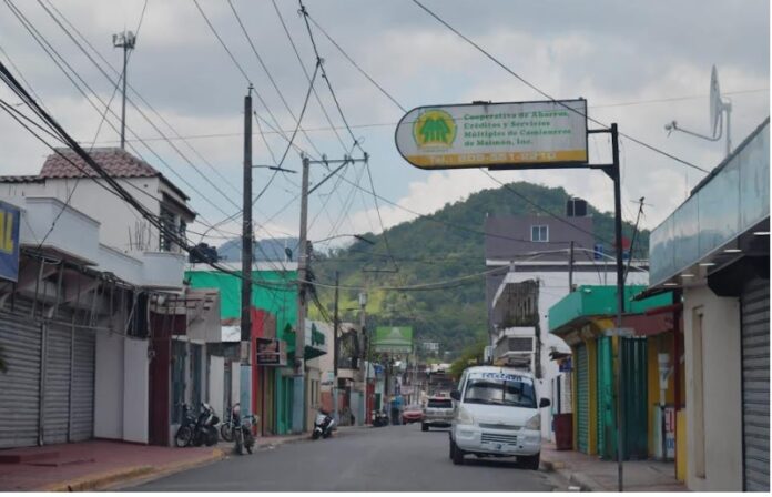 Via-centrica-de-la-ciudad-de-Maimon-en-la-provincia-Monsenor-Nouel