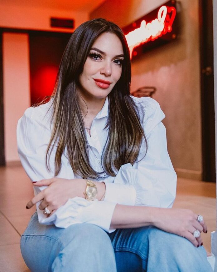 Hony_Estrella_en_2023-768x960