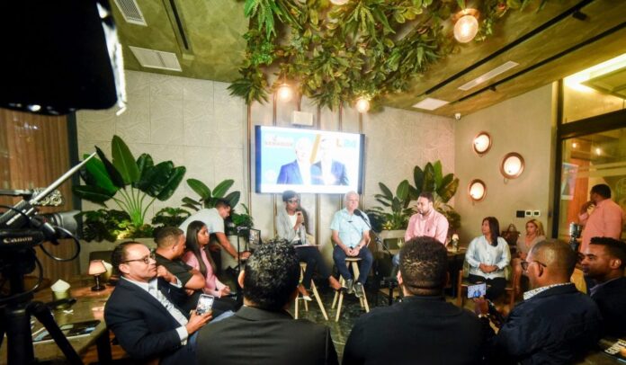 Senador-Antonio-Taveras-en-el-encuentro-con-la-prensa-de-Santo-Domingo-Este-scaled-e1714699523844