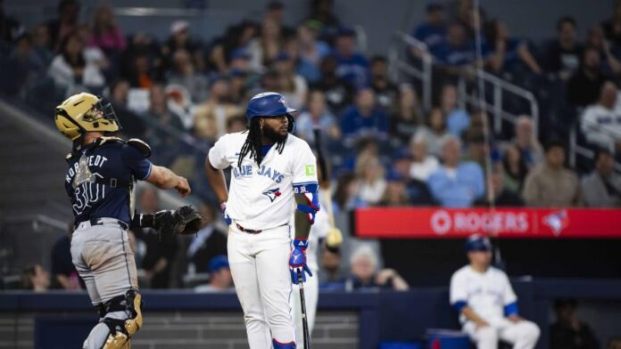 el-pitcheo-mitigar-a-guerrero-jr.-al-hacerle-batear-por-el-suelo-focus-min0.24-0.49-896-504