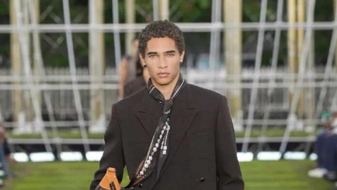 juanel-hernandez-modelo-dominicano-en-paris-fashion-week-focus-min0.02-0.67-896-504