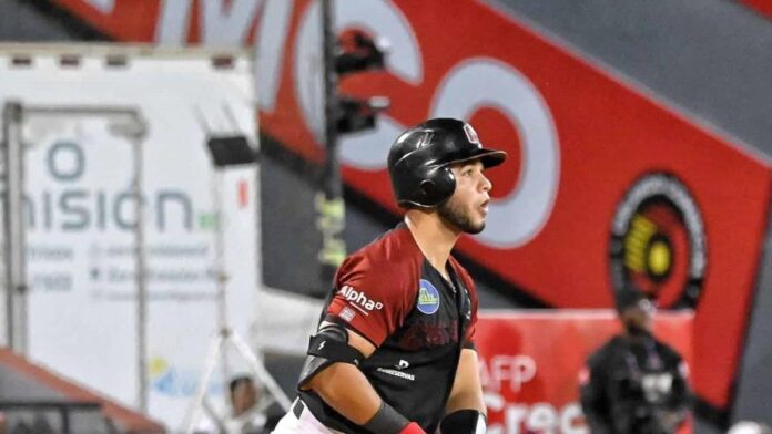 los-gigantes-golpean-al-escogido-y-se-colocan-a-un-juego-del-cuarto-focus-0.09-0.54-896-504