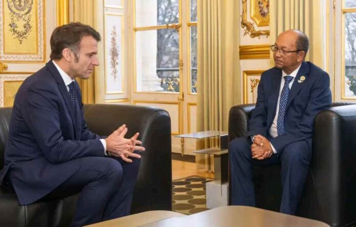 voltaire-macron-1