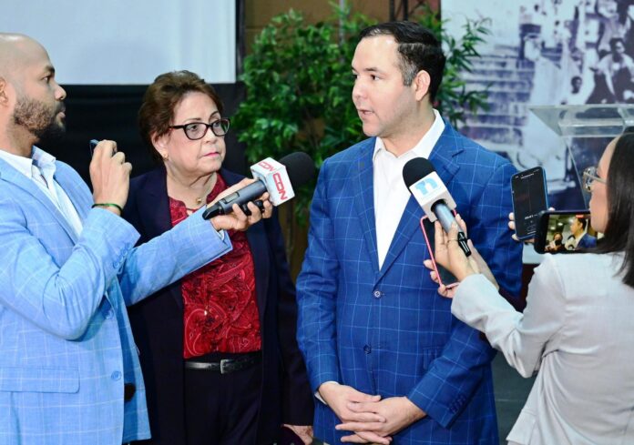 Jhonny-Pujols.-secretario-general-del-PLD-mientras-conversaba-con-periodistas-scaled