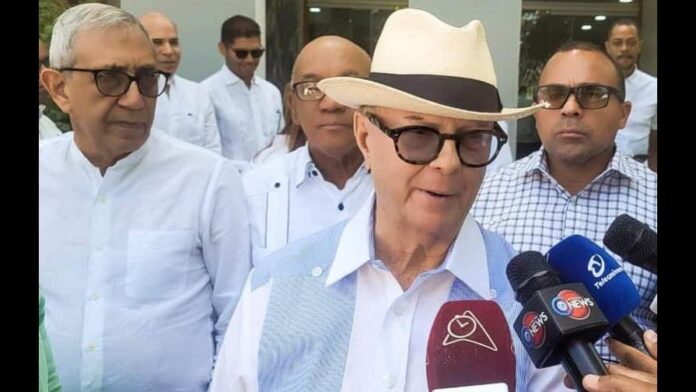 politicos-asisten-al-velatorio-del-doctor-manuel-lora-perello--focus-0-0-896-504