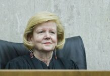 EU: Jueza tumba orden Trump de exigir pruebas a votantes