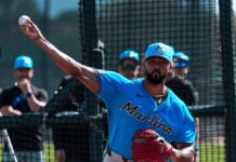 La conclusión de la Comisión Consultiva deja algunas interrogantes con respecto a la viabilidad de construir un nuevo estadio en los terrenos del Estadio Quisqueya Juan Marichal, un visto bueno que favoreció esa mesa de trabajo. La idea de un nuevo parque resulta atractiva, solo que, si se trata de las dimensiones que tiene el Quisqueya como lo conocemos y con la decisión del presidente de la República, Luis Abinader de que se conserva sin tocar el Coliseo Carlos Teo Cruz, entonces el proceso se complica. «Lo que vemos más difícil es que puedan construir sin demoler el Quisqueya o sin demoler el Carlos Teo Cruz», dijo el arquitecto Pablo Mella, experto en construcción de instalaciones deportivas, en especial béisbol. RELACIONADAS El Coliseo Teo Cruz es intocable, aunque se construya nuevo estadio Más deportes El Coliseo Teo Cruz es intocable, aunque se construya nuevo estadio Comisión sigue su plan de trabajo sobre el Quisqueya Béisbol Comisión sigue su plan de trabajo sobre el Quisqueya El Estadio Quisqueya Juan Marichal espera aún por proponentes para su construcción o remodelación Béisbol El Estadio Quisqueya Juan Marichal espera aún por proponentes para su construcción o remodelación Un nuevo Quisqueya y además el Coliseo no pueden convivir, según en el planteamiento del arquitecto. «No cabe sin demoler uno de los dos, el Quisqueya o el Teo Cruz», dijo Mella. El profesional se apoyó en un estudio realizado en la zona. «Analizamos espacio por espacio, se hizo un levantamiento y se hizo una evaluación», señala. «Lo que vemos más difícil es que puedan construir sin demoler el Quisqueya o sin demoler el Carlos Teo Cruz. » José Mella Arquitecto “ El pasado martes, Abinader dijo que el Teo Cruz no será demolido y más bien será remozado con nivel internacional. La Major League Baseball (MLB) envió una serie de puntos a la Comisión, que preside Jorge Subero Isa sobre los requisitos que debe de tener el nuevo parque. Email icon Recibe las principales noticias del día en tu bandeja de correo con nuestro newsletter Lo que tienes que saber. Introduce tu email «Si nos vamos rigurosamente a un listado que envió la MLB (el Quisqueya) no cumple con la mayoría de las cosas» y de ahí nace la idea de construir un nuevo parque. «Sin embargo nosotros propusimos una opción que es remodelar el estadio Quisqueya para que cumpla» con las normas sugeridas, dijo el profesional a Diario Libre. Mella dijo que ofreció a la Comisión las dos opciones: remodelar el Quisqueya y con la demolición del Coliseo.