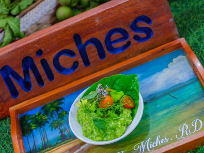 Risotto-farfalla-con-ceviche-elaborado-a-base-de-pesca-fresca-de-la-zona-por-Herve-Fucho-1200x900-1