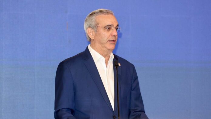 abinader-explica-a-que-se-debe-el-alto-costo-de-los-combustibles-0dfc7caa-focus-0.04-0.56-896-504