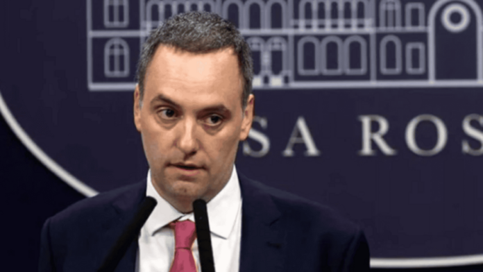 tras-escandalo-de-corrupcionrenuncia-jefe-de-gabinete-de-melei-e10a6e93-focus-min0.24-0.01-896-504
