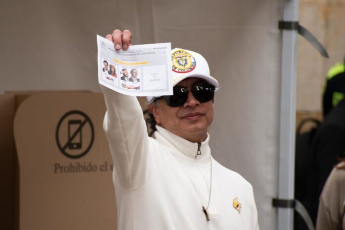Colombia.- Petro denuncia falta de transparencia y cambios en las actas de escrutino: "Esto es un delito contra el voto"