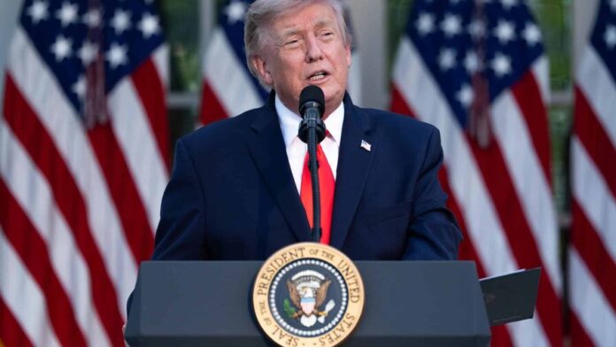 trump-podio-efe-e470aa41dce1352ff088059972ef2c326294d806w-c558513c-focus-0-0-896-504