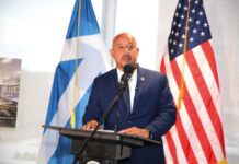 EU: Dominicano Brian DePeña seguirá en la alcaldía Lawrence