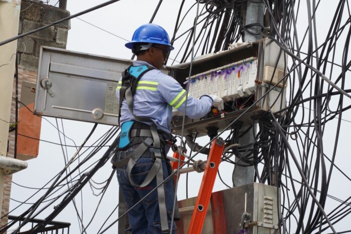 Edesur-trabaja-para-restablecer-el-servicio-a-unas-60-viviendas-afectadas-por-practicas-fraudulentas-en-el-DN-1
