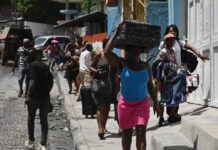Haitianos desplazados vuelven; otros lamentan la destrucción