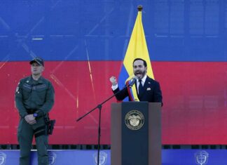 De la Espriella presenta un libro con casos de presunta corrupción en el gobierno de Petro