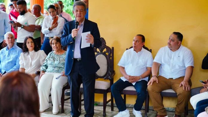leonel-fernandez-denuncia-caos-en-mercado-de-dajabon-4a9654a0-focus-0-0-896-504