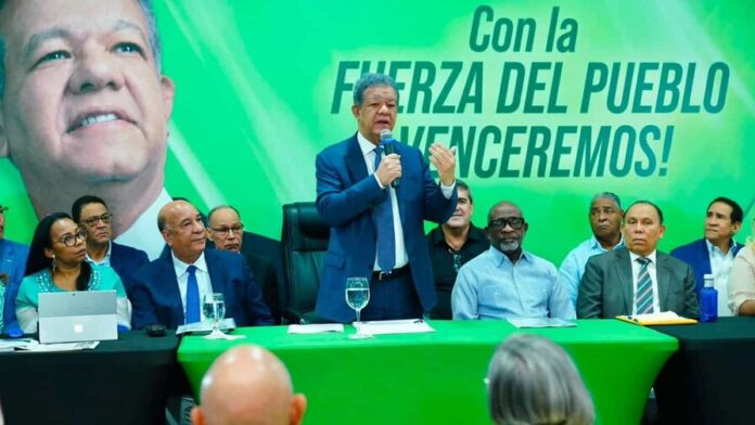 leonel-juramentara-nuevos-miembros-de-la-fuerza-del-pueblo-273c8999-focus-0-0.35-896-504