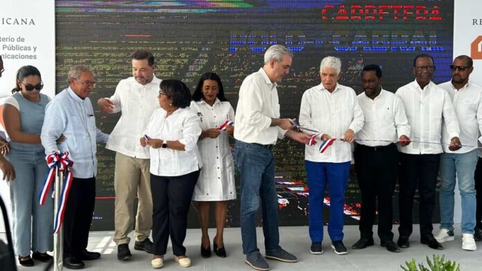 luis-abinader-inaugura-carretera-polo-cabral-en-barahona-cbc0c70e-focus-0-0-896-504