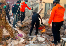 Al menos un muerto por terremoto de magnitud 7.7 en Indonesia