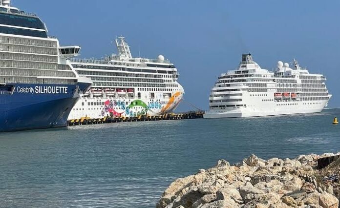 Cuatro-cruceros-llegan-a-Puerto-Plata (1)
