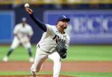 Freddy Peralta poncha siete, vuelve a ganar y vence a los Mets, su antiguo equipo