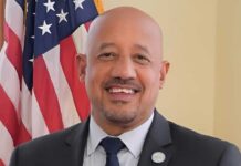 Alcalde dominicano de Lawrence, Brian DePeña, se ausenta de audiencia mientras caso federal avanza