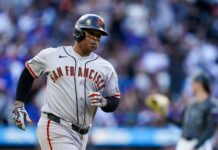 Rafael Devers conecta dos vuelacercas en el triunfo de los Gigantes