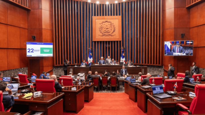 senadores-llaman-a-la-adp-a-evitar-reduccion-de-horas-de-clases-64d011f8-focus-0-0-896-504