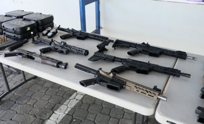 DINTEL-y-MP-desmantelan-en-Bani-red-de-trafico-de-armas-con-vinculos-internacionales-1140x694-1