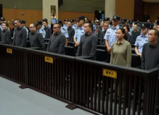 China condena a muerte a tres dirigían red estafas telefónicas
