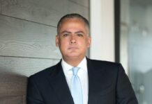 Alberto Fiallo presenta iniciativa política ante la JCE para 2028