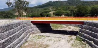 MOPC fortalece infraestructura vial con muros y nuevo puente
