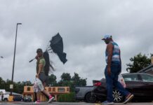Florida declara la emergencia ante el avance de Isaías, que podría ser huracán el jueves